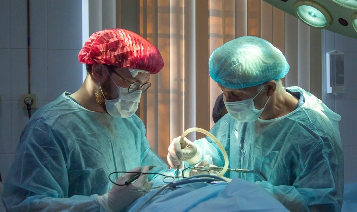 Fluência médica não é falar bonito. É reduzir risco clínico