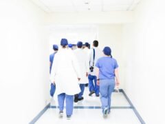 O primeiro trabalho médico no exterior precisa ser formativo